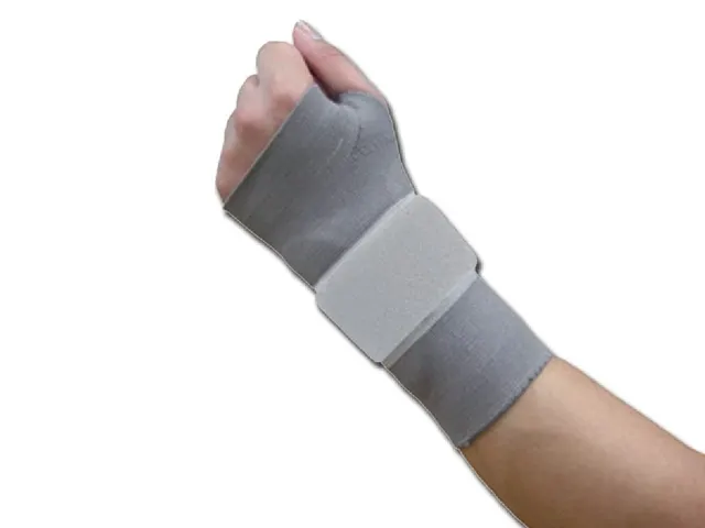 gima-28744-supporto-polso-con-gel-taglia-xl-18-19-cm-destro-1-pezzo image 1