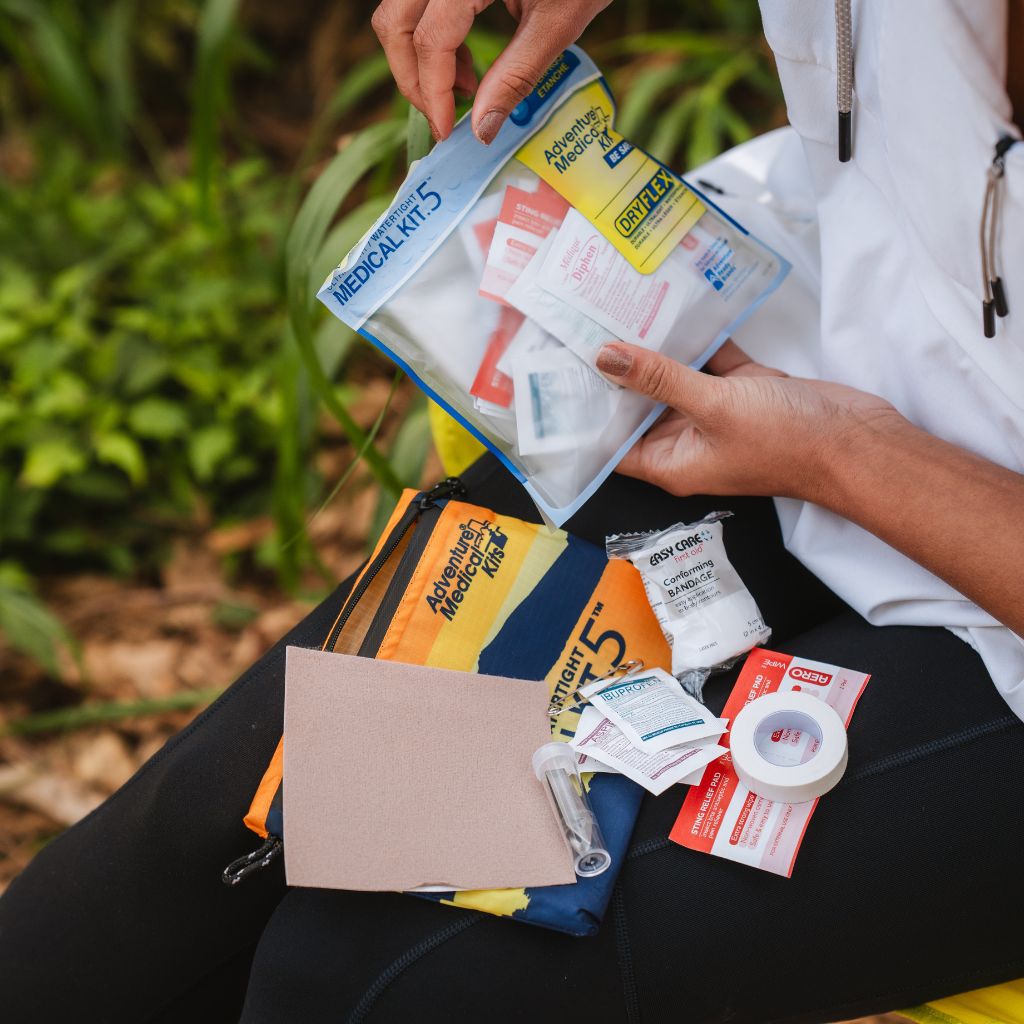 adventure-medical-kits-ultralight-watertight-medical-kit-5-kit-primo-soccorso-im image 6
