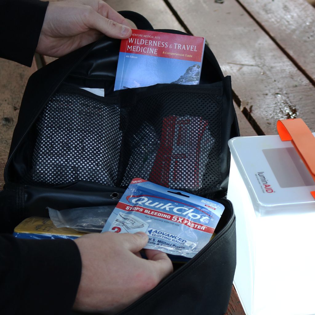 adventure-medical-kits-molle-pro-medical-survival-kit-medico-tattico-e-sopravviv image 4